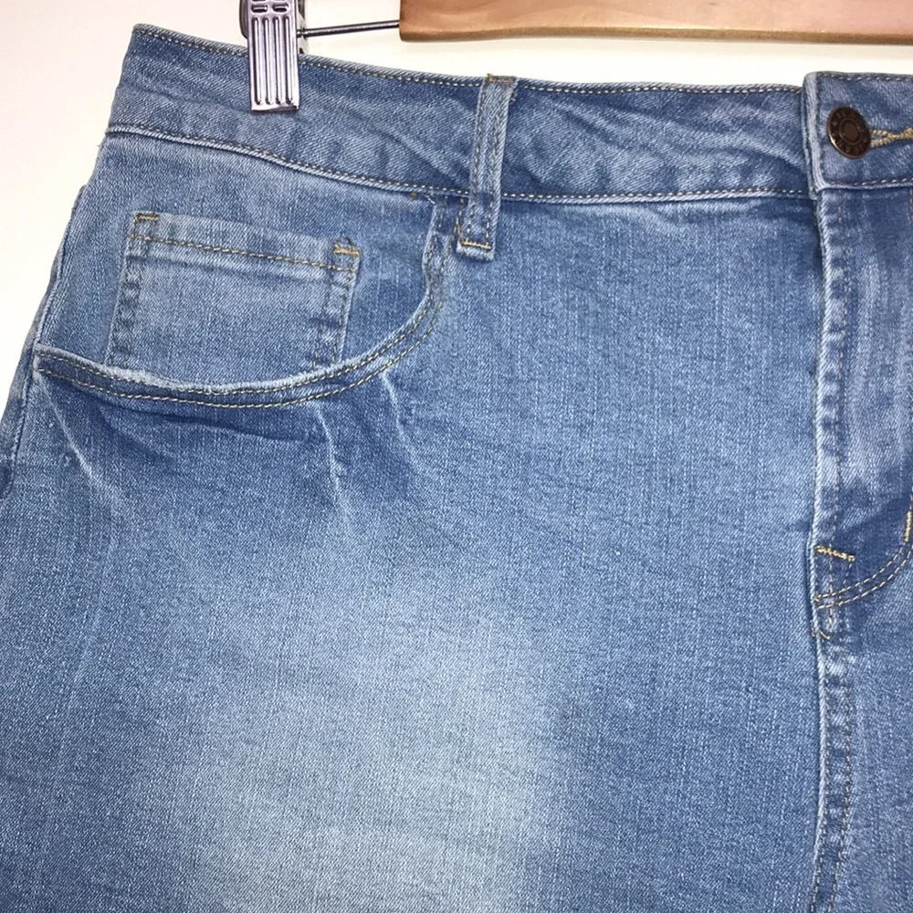 Women’s size 2XL  shorts. - Picture 2 of 7
